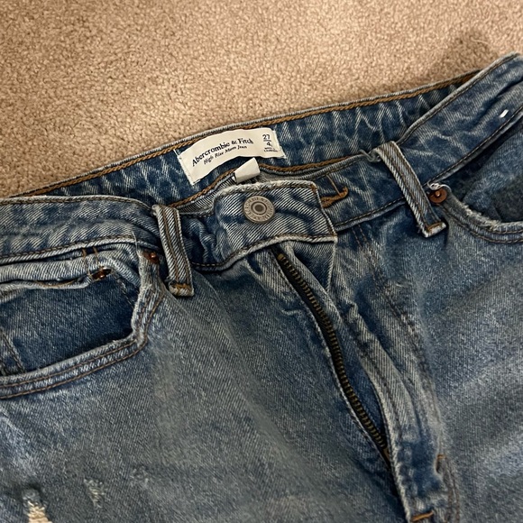 Abercrombie High Rise Mom Jeans - Picture 5 of 5